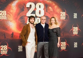 Aaron Taylor-Johnson, Danny Boyle y Jodie Comer, en Madrid.