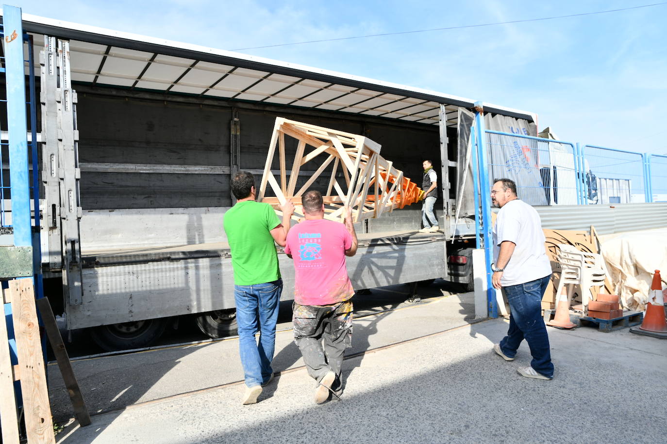 Las Hogueras de Alicante se van a Córdoba en camión