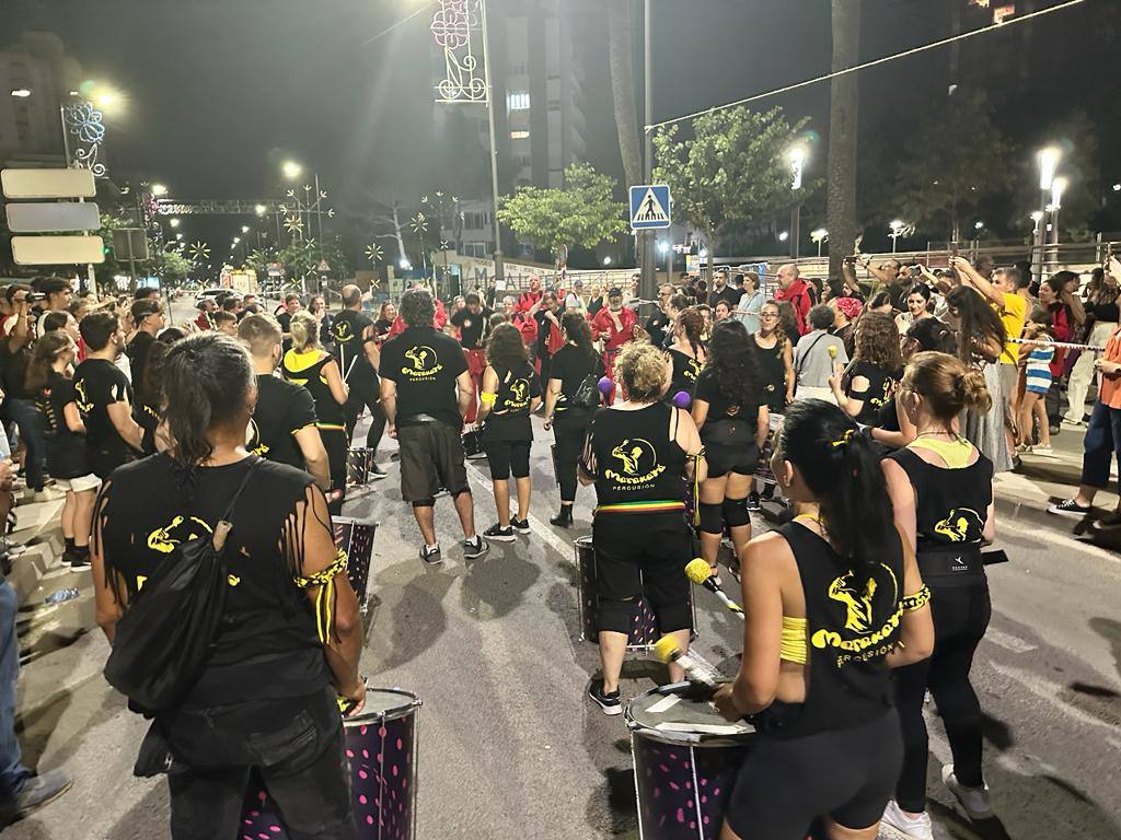 Un multitudinario 'correfocs' da la salida a las fiestas de la Virgen del Carmen en El Campello