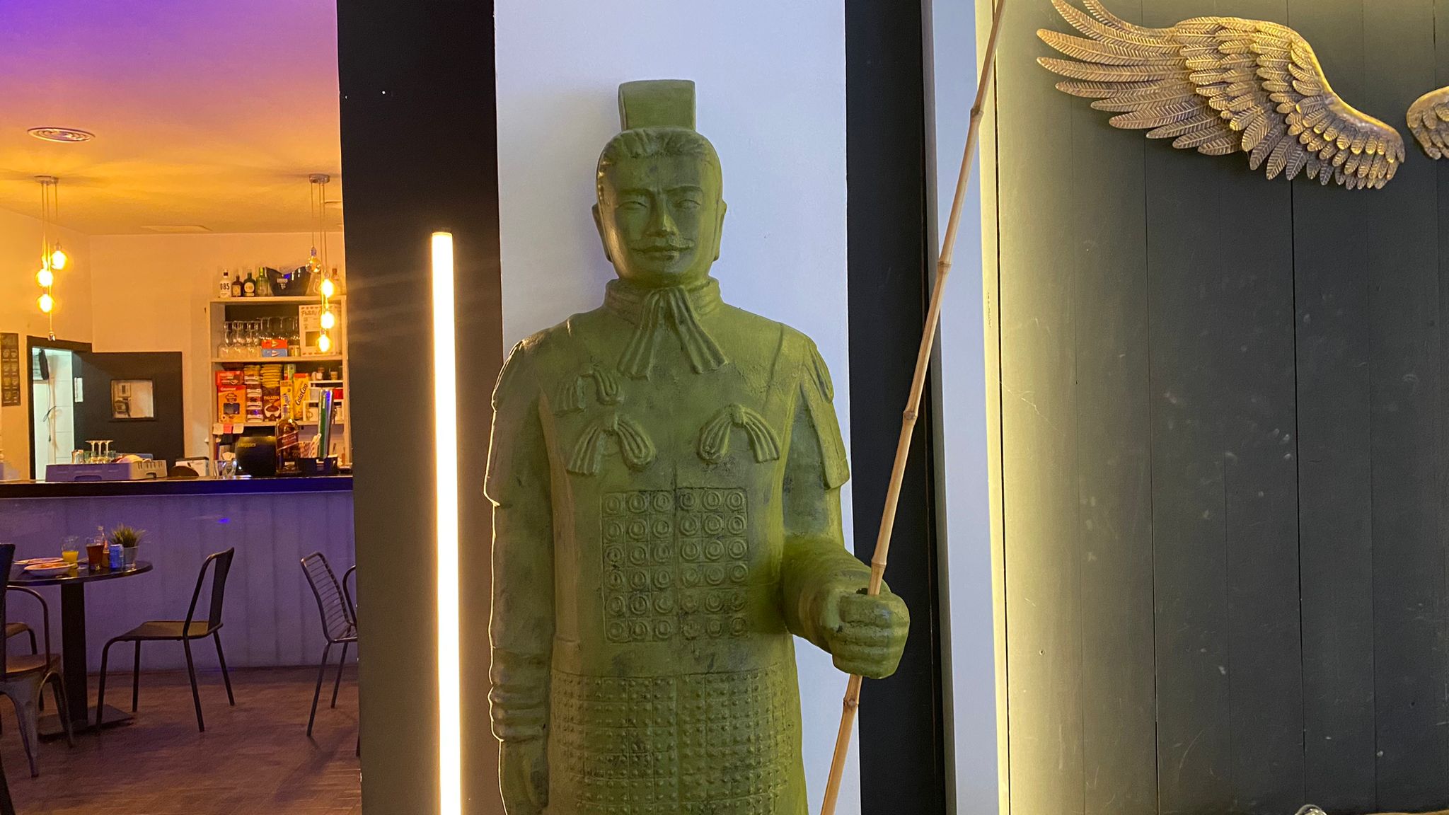 Una de las figuras en un local de ocio de la zona de Gran Vía 