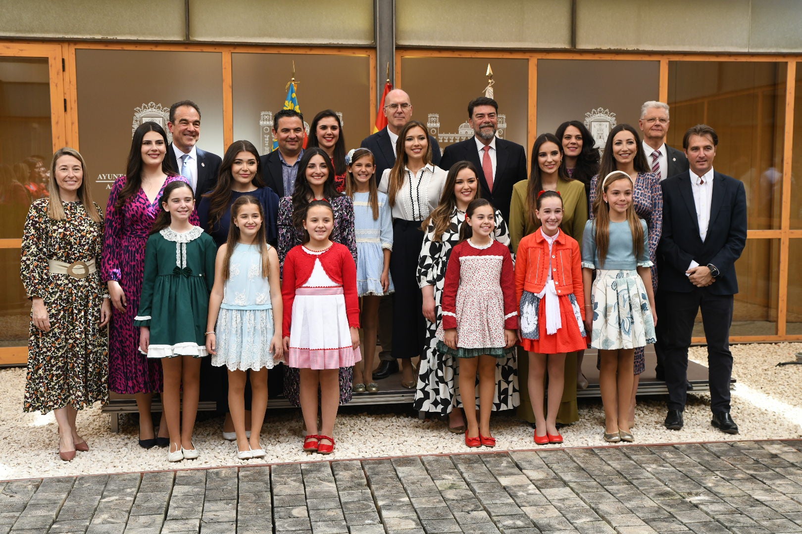 Alicante recibe a sus belleas del foc y dames d&#039;honor