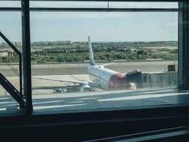 Vista de uno de los aviones en el aeropuerto de Alicante-Elche.