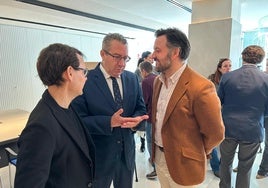 El presidente de la Diputación, Toni Pérez, con el alcalde de Elche, Pablo Ruz.