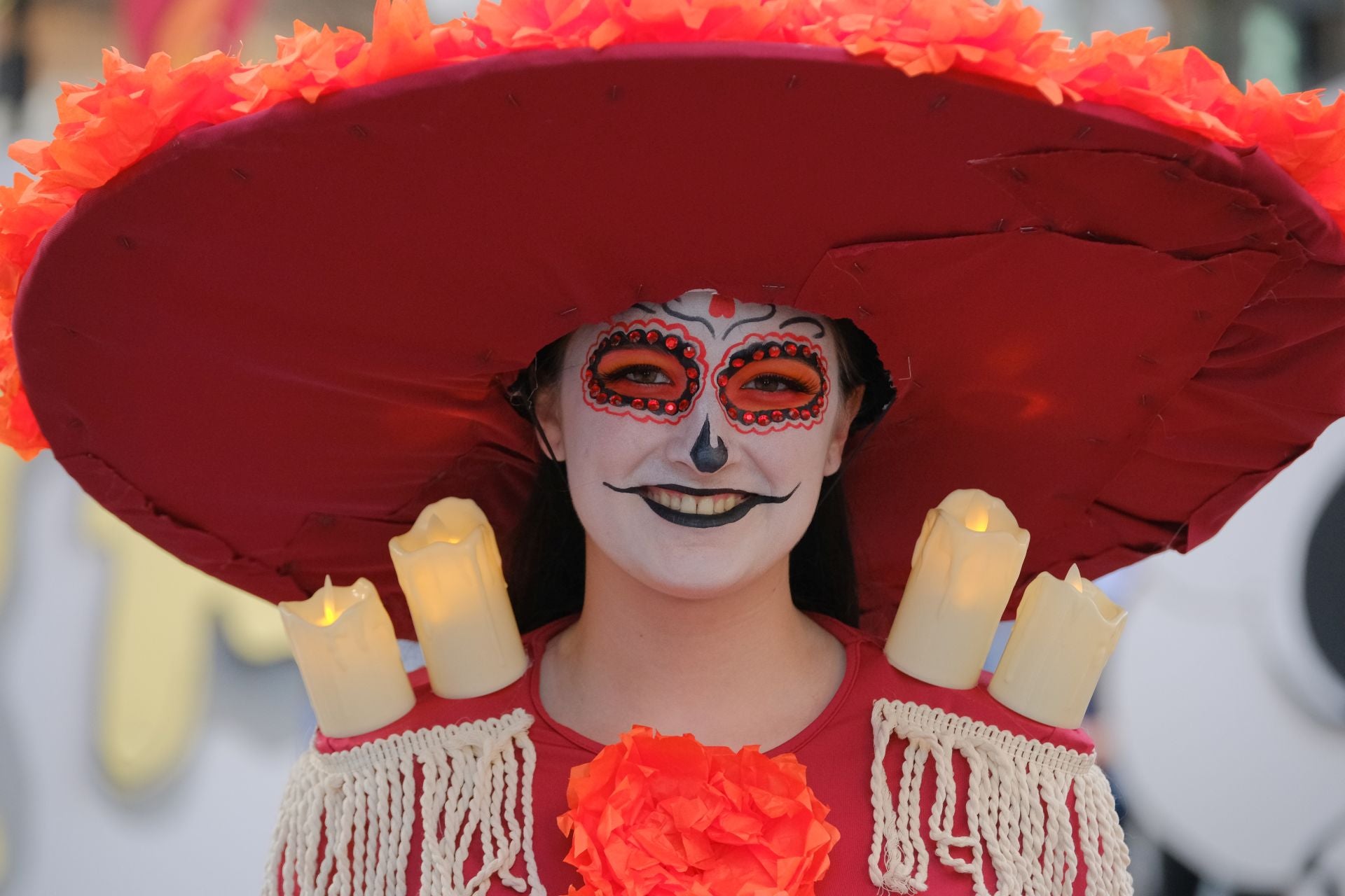 Color, imaginación y humor se dan cita en el desfile del Ninot