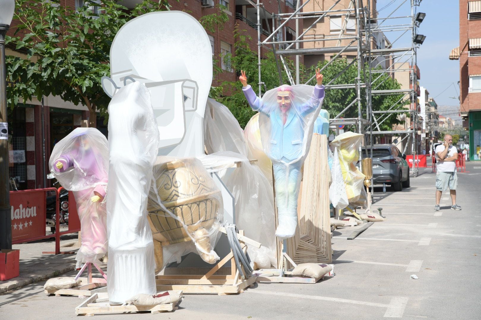 Las Hogueras toman ya las calles de Alicante