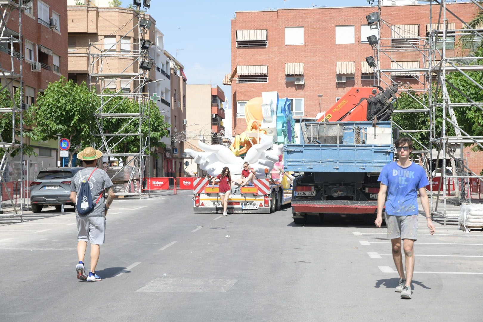 Las Hogueras toman ya las calles de Alicante